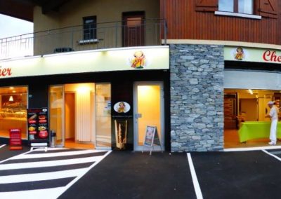 Installation de monnayeur automatique – Boulangerie Chevalier à Bourg-Saint-Maurice en Savoie